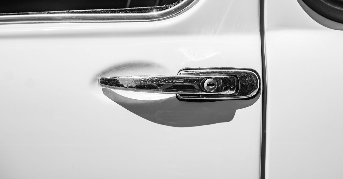 Automotive Locksmith service — Avondale Chicago Locksmith