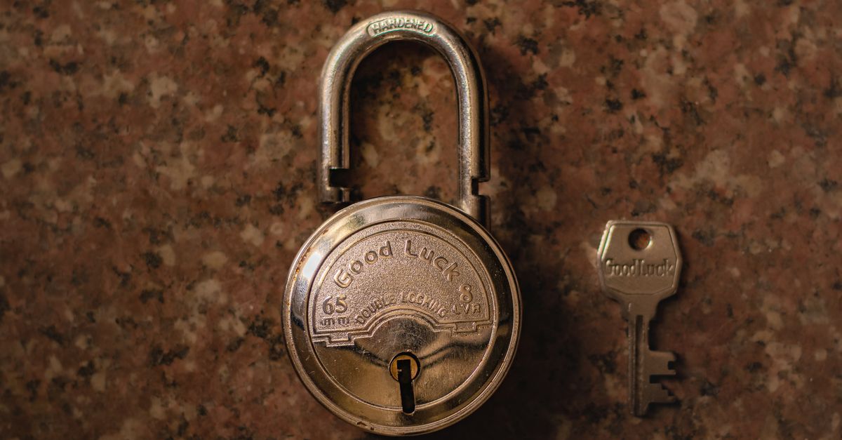 locksmith service technician — Avondale Chicago Locksmith