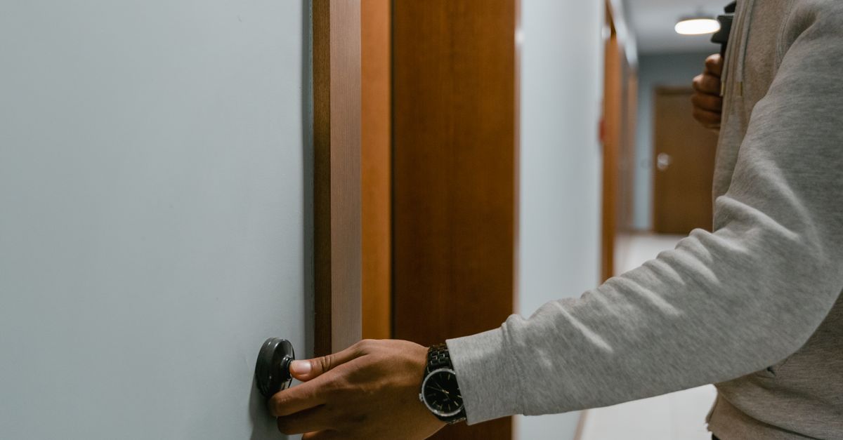 locksmith service technician — Avondale Chicago Locksmith
