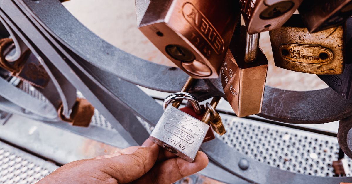 locksmith service technician — Avondale Chicago Locksmith